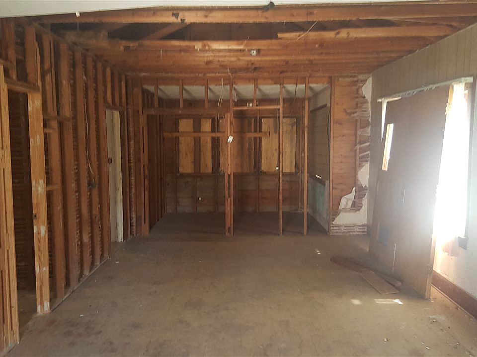 2nd image of 709 N 8th St