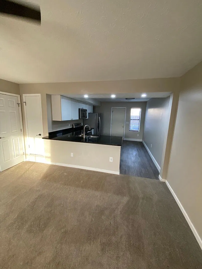 3243 Summerhill Lane Apartments — Photo 3