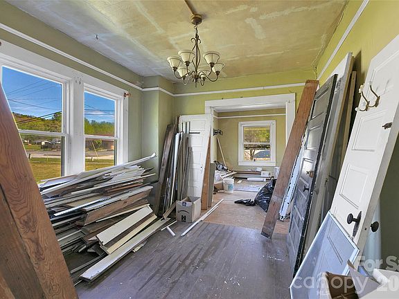 4th image of 204 W Main St