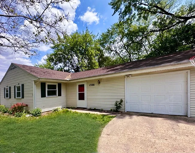 1308 Glendale Dr photo 1