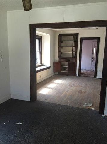 2nd image of 2452 Poplar Ave