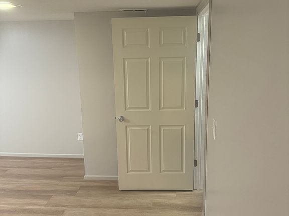 3rd image of 922 Upholland Ln