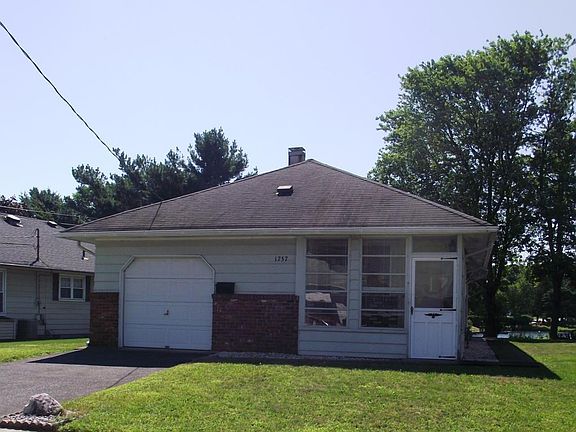 3rd image of 1757 Yorktowne Blvd