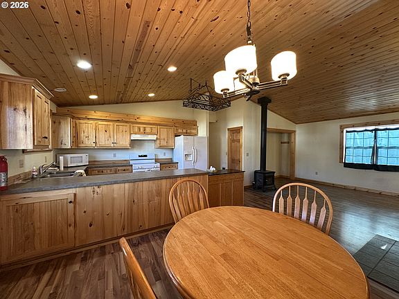 5th image of 201 Main St