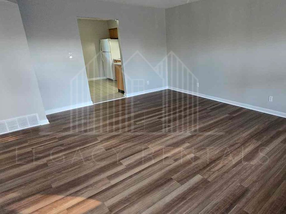 1st image of 107 Robbins Dr #18