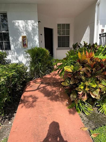 1st image of 725 SW 148th Ave APT 505