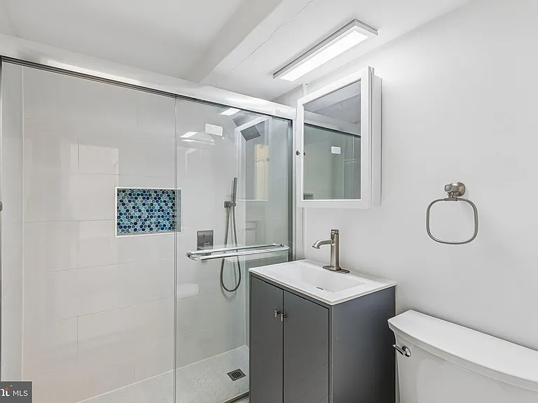 2101 Chestnut St #1121 — Photo 11