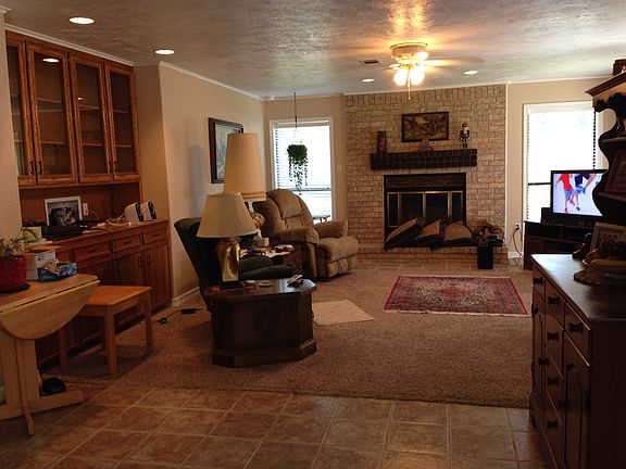 Living room & Fireplace