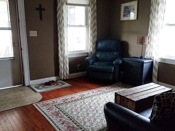 2nd image of 681 N Poplar St