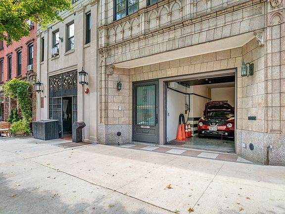 3rd image of 496A Court St