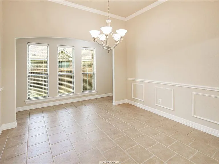 2481 Newark Cir — Photo 9