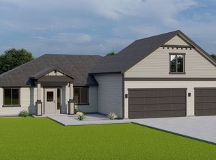 215 W 11th St, Deer Park, WA 99006