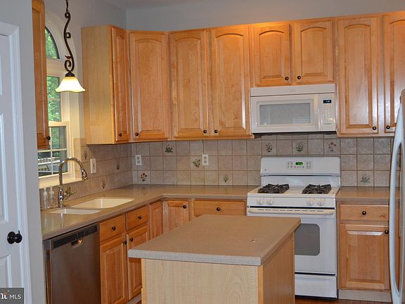5th image of 110 Yardley Pl