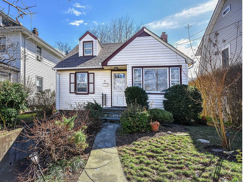 1st image of 12 Flower Hill Pl