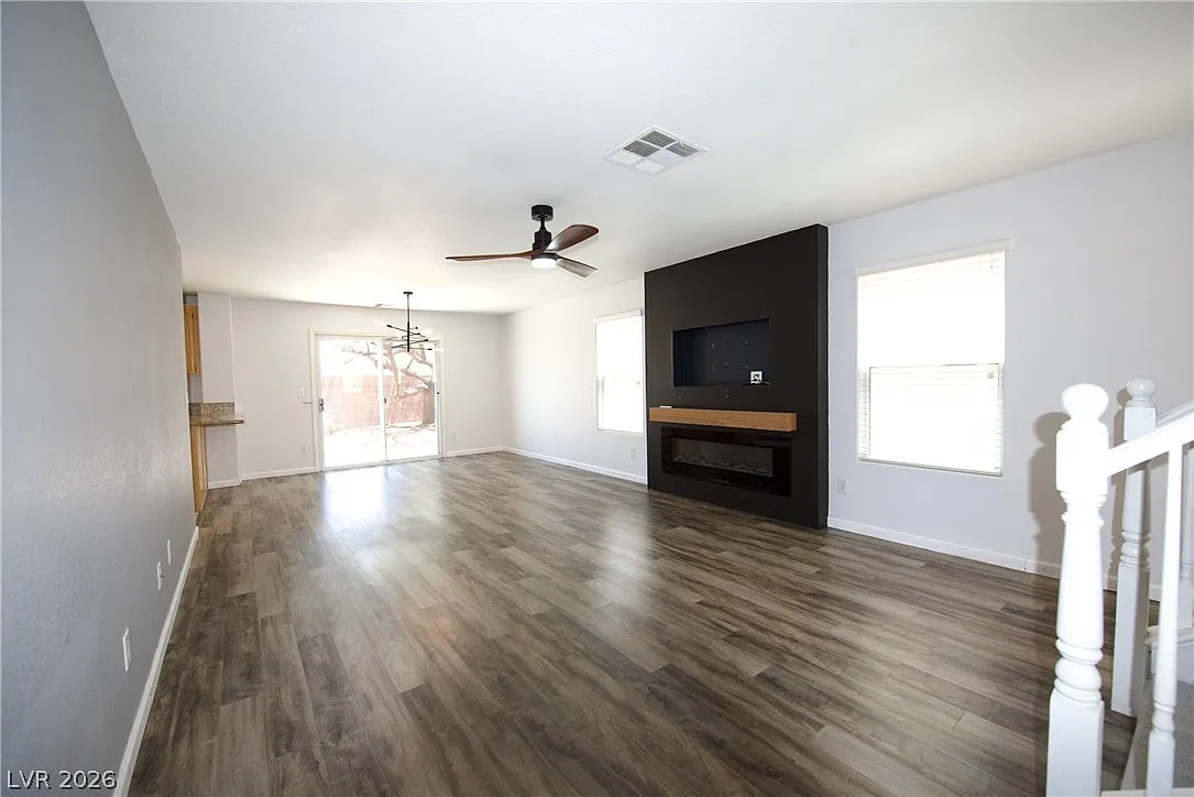 4 bed, 3.0 bath, 1901 sqft, $2,550 — Photo 4