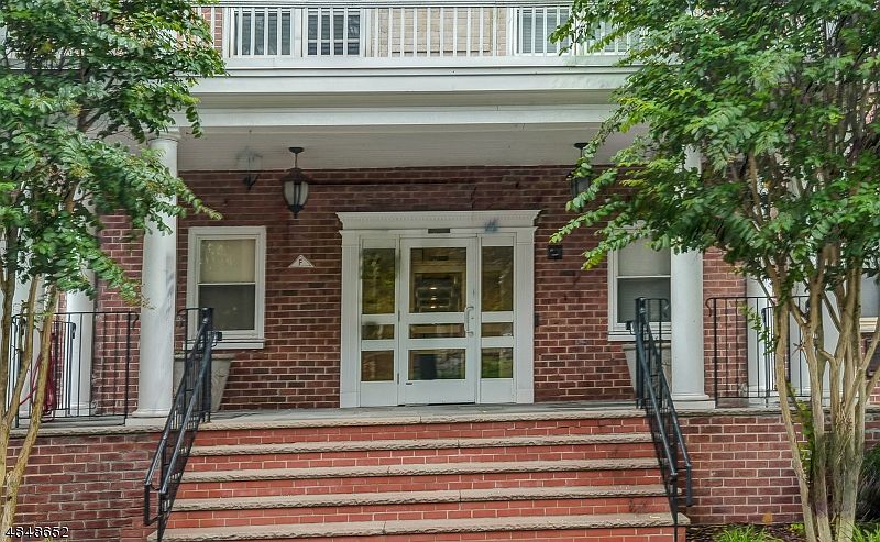 1st image of 465-73 Valley St #4K
