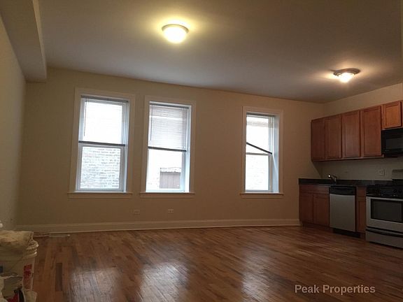 3rd image of 1200 W Pratt Blvd APT 103