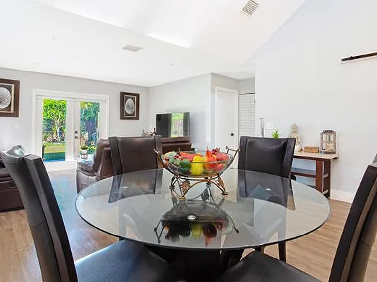 10048 SW 16th St #10048 — Photo 12