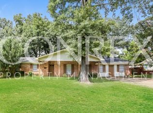 1118 Greenbriar St, Jackson, MS 39211
