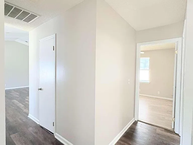 142 Woodvalley Ct — Photo 27
