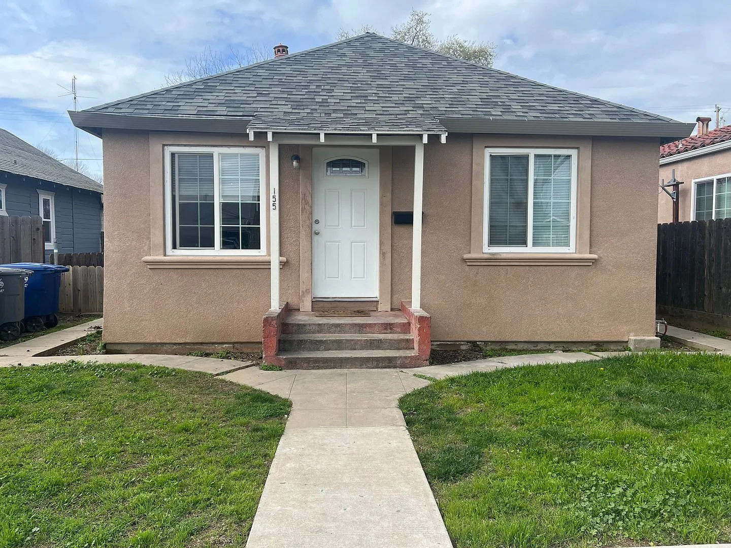 3 Bedroom, 1 Bath Home for Rent — Photo 1