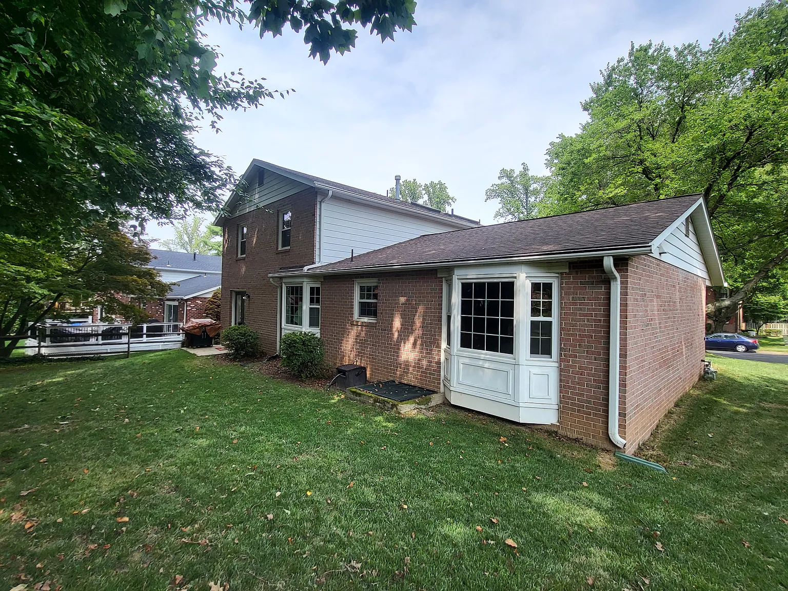 4 bed, 2.5 bath, 2000 sqft, $3,900 — Photo 4