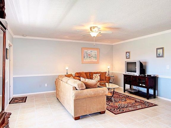 5th image of 19 Pine Arbor Ln APT 206