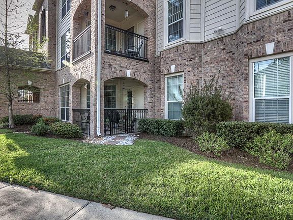 3rd image of 6607 Lake Woodlands Dr APT 612