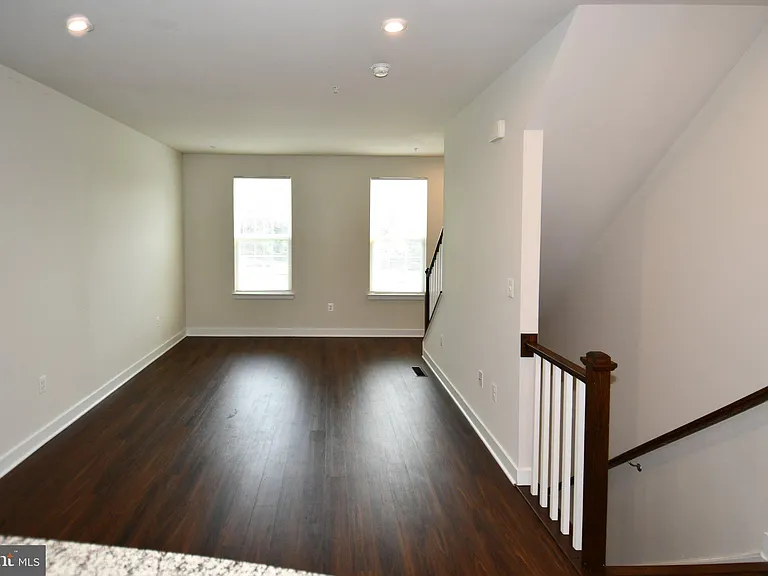 4917 Crest View Dr — Photo 14