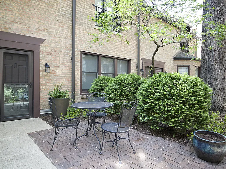 1228 N Dearborn St #2 — Photo 42