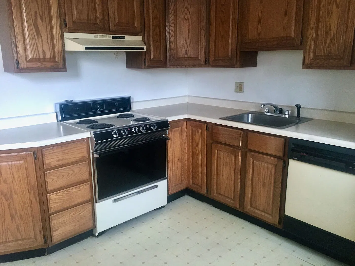Spacious Apartments in Friendship * Pet Friendly * Available Now * Open Floor plans * Beautiful R... — Photo 3