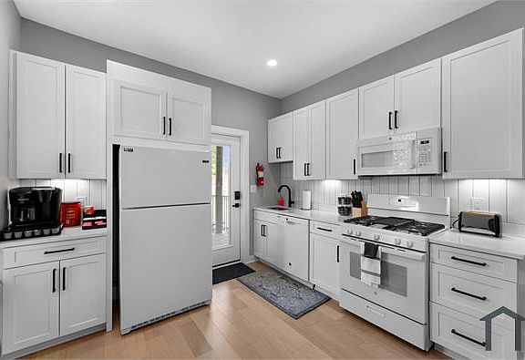 4th image of 1017 Euclid St NW APT 1
