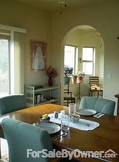 Comfort Dining
						:
						A beautiful view from every direction. Enjoy!