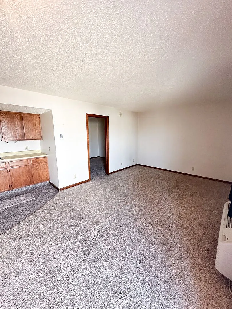 430 Skyline Dr. — Photo 2