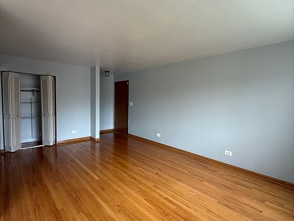 5th image of 1639-302 Oakwood Ave #3