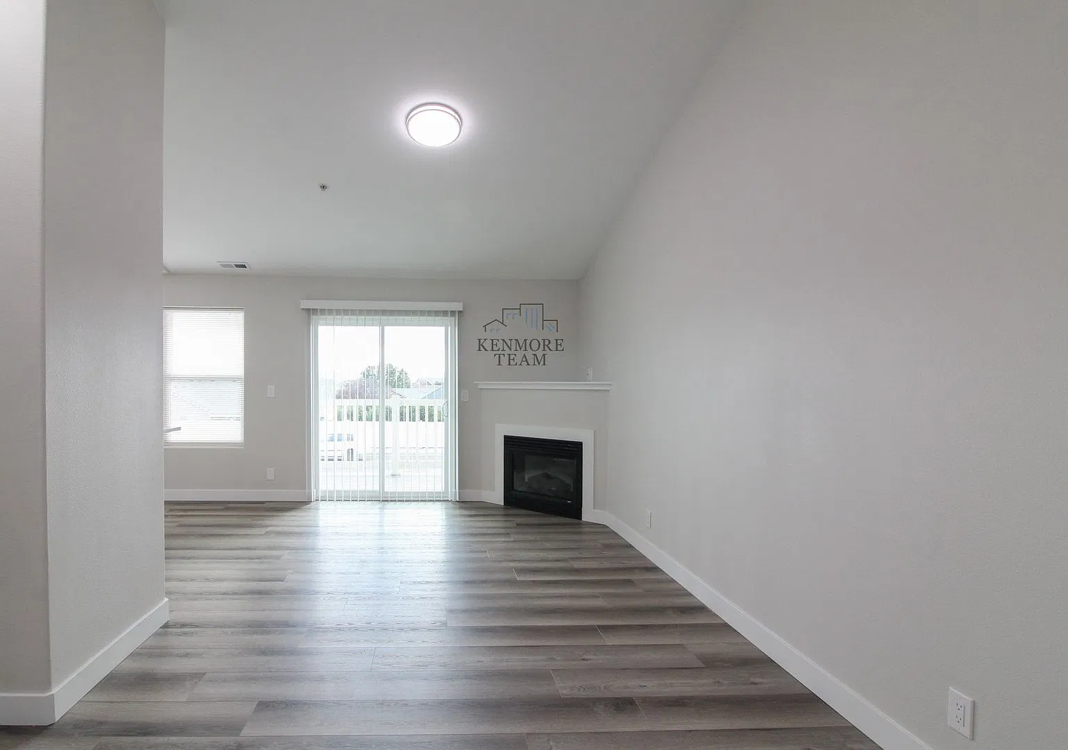 2 Bedroom, 2 Bath Upstairs Unit in West Pasco 4-Plex — Photo 3