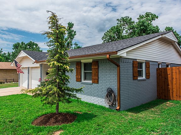 2nd image of 407 Teakwood Ave