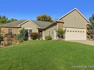 1967 Oakridge Ct NW, Grand Rapids, MI 49504