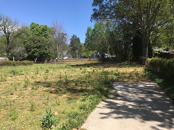 5th image of 1915 Mecklenburg Ave