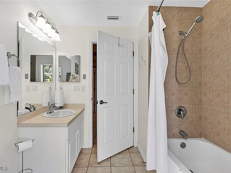 1623 SW 43rd Ln — Photo 7