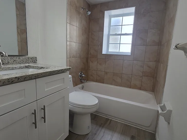 915 Ariana Apartment Community — Photo 40