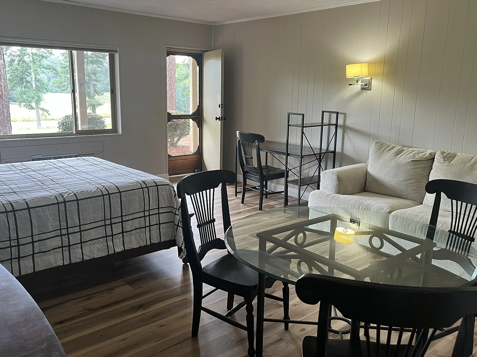 Studio, 650 sqft, $1,150 — Photo 3