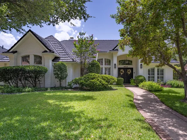 4904 High Creek Dr, Arlington, TX 76017
