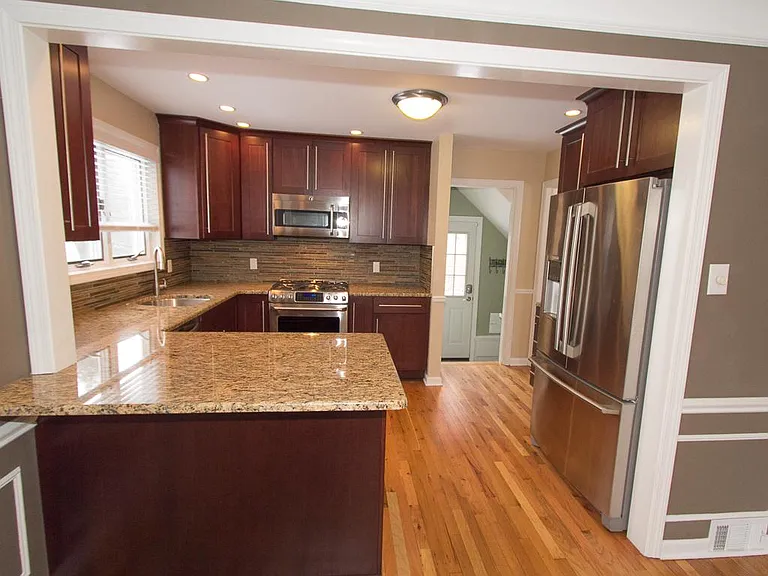 1433 Henrietta St — Photo 8