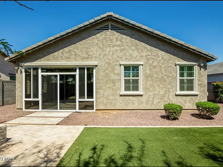 5024 N 84th Dr — Photo 19