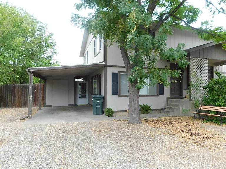 402 Dressell Dr — Photo 2