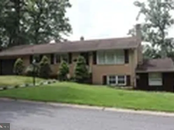 1813 Martin Dr, Lebanon, PA 17046