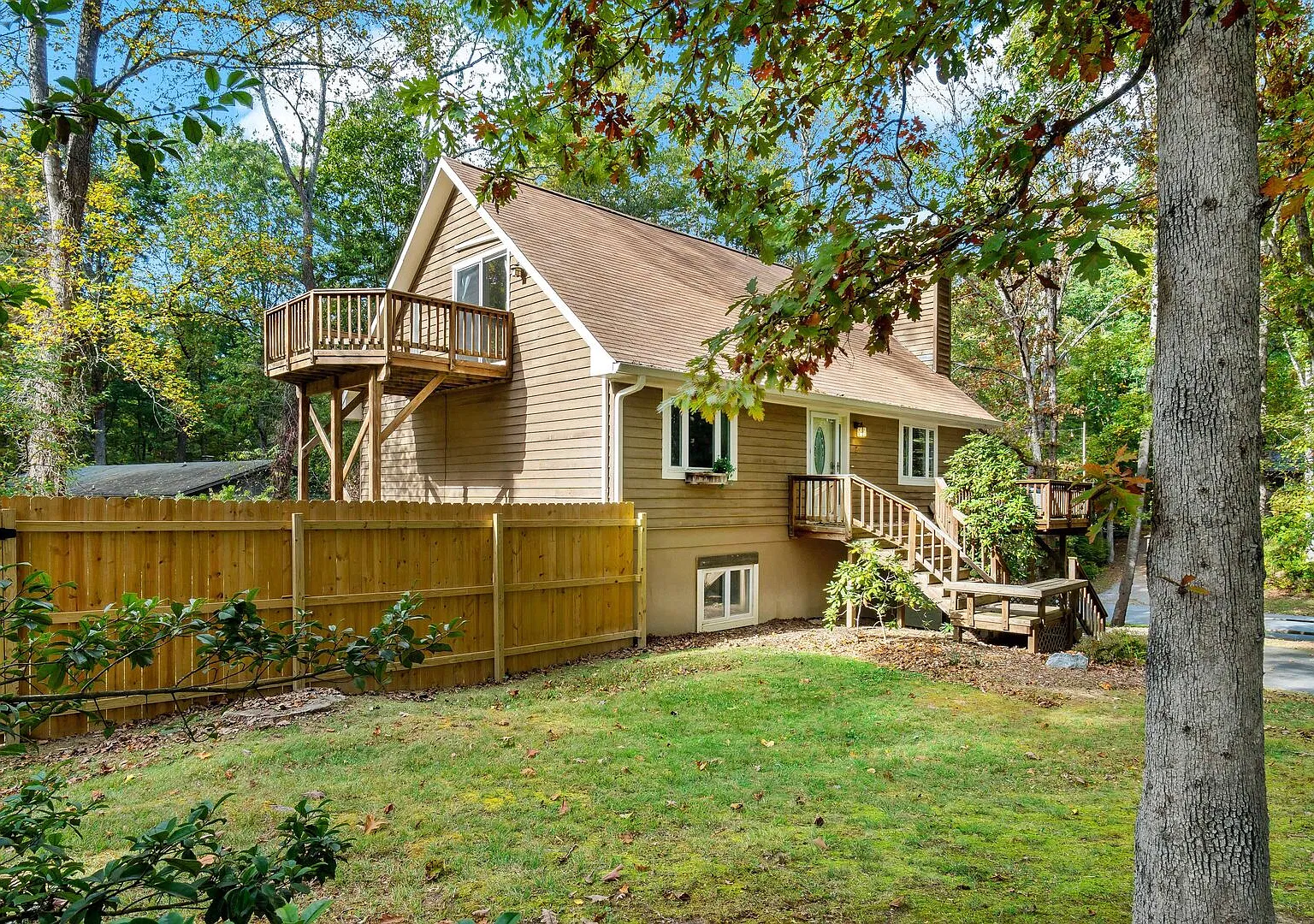 3 bed, 2.5 bath, 1900 sqft, $2,600 — Photo 2
