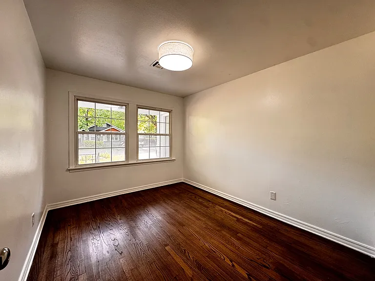 1117 W Symmes St — Photo 12