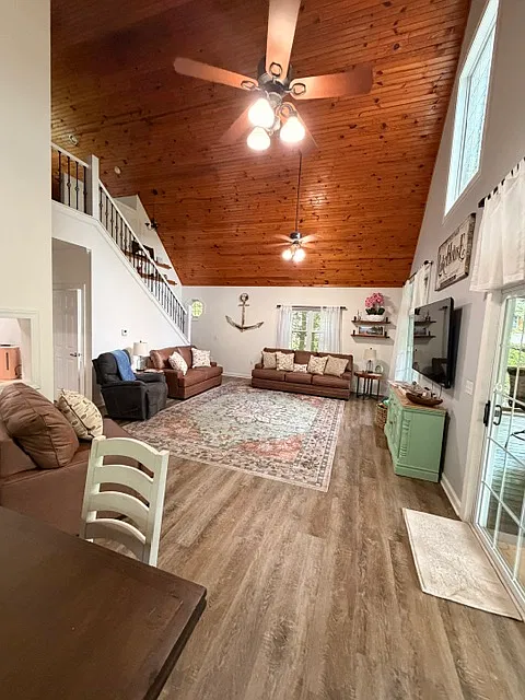 5 bed, 2160 sqft, $3,600 — Photo 4